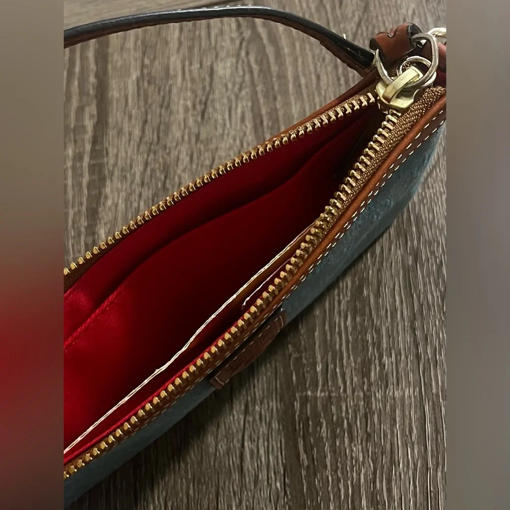 Stunning Dooney & Bourke wristlet - Picture 4 of 6